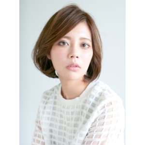 シンプル、前髪無しの大人ロブ