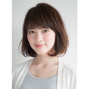 シースルーバングが爽やかなロブ