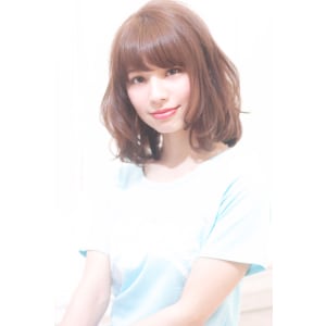 大人可愛いラベンダーアッシュのロングボブ