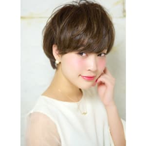 カットで決まる　大人気ショートボブ　