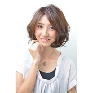 大人かわいいグラマラスショート