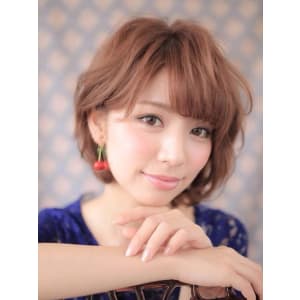耳掛けドーリィーショートボブ
