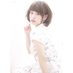 ボブ　耳掛けも可愛いショートボブ　ラベンダーベージュ