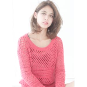おとなフェミニンなデジタルパーマミディアム