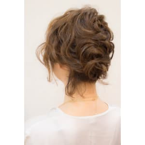 ルーズに崩したボブアレンジ