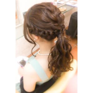 編み込みポニーテールアレンジ