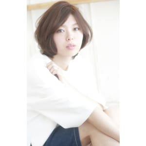 ふんわりパーマで簡単スタイリングな大人ショートボブ