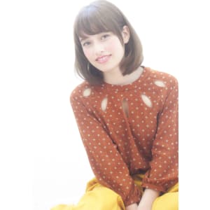 小顔な前髪のワンカールボブ
