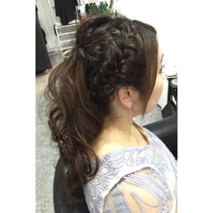 ヘアアレンジ（編み込み＆ハーフアップ）