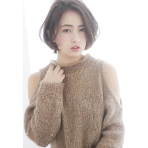 サイドパートの上品大人ボブ