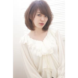 上品フォルムの大人ボブ