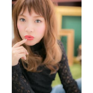 短めバングが新鮮！ラフウェーブｃ