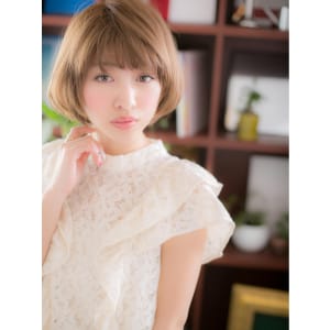 明るめカラーの艶感ふわっとボブa