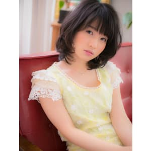 【黒髪・暗髪ｓｔｙle】黒髪の束感を愉しむ、揺れ感ミディー