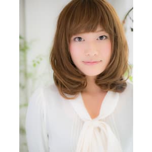 柔らかフェミニンな、艶ナチュラルミディー