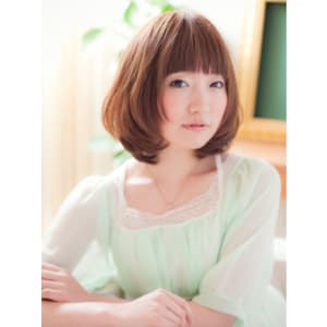 小顔効果も嬉しい、厚めバングのナチュ可愛ボブ