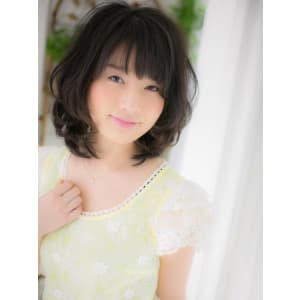 黒髪の束感を愉しむ、揺れ感ミディーb