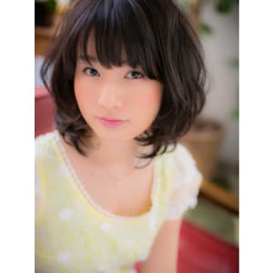 黒髪の束感を愉しむ、揺れ感ミディーa