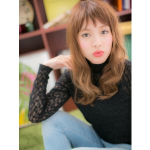 短めバングが新鮮！ラフウェーブa