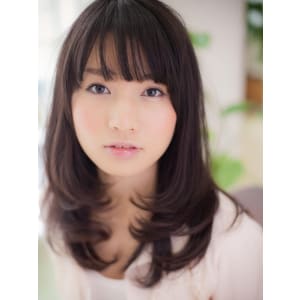 【黒髪・暗髪style】黒髪でも優しいナチュラルセミディ