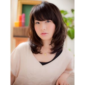 黒髪が引き立つ、透明感カール