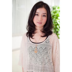 艶で魅せる、クールな愛されミディー