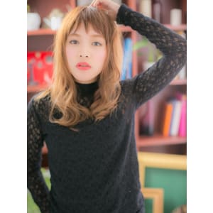 短めバングが新鮮！ラフウェーブｂ