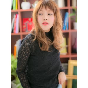 短めバングが新鮮！ラフウェーブｃ