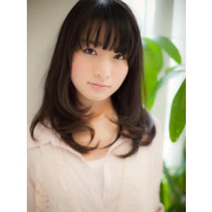 【黒髪・暗髪style】黒髪でも優しいナチュラルセミディ