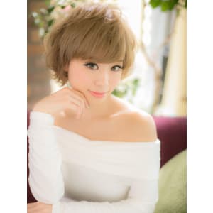 【耳かけも可愛い★フェミニンショート】