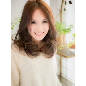 センターパートが魅力★愛されコンサバカール