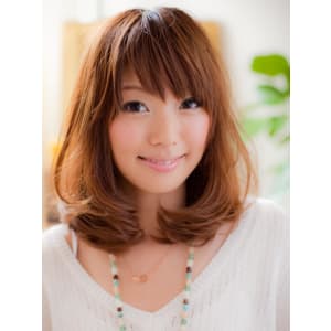 ミルクティーブラウンのやわらかミディ