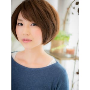 スタイリング楽々★立体感のある自然体ショート
