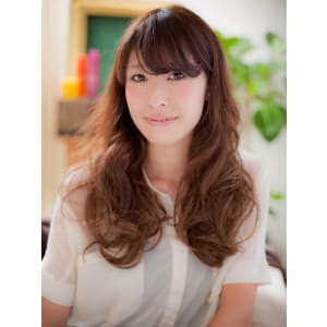 小顔効果も♪大人の愛されウェーブロング