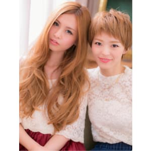 明るめカラーで華やか女子2人a