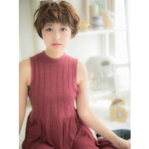 個性ある女の子ショートb