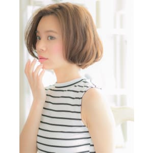 【横顔スタイル】毛先のカールが上品！大人のハンサムボブ