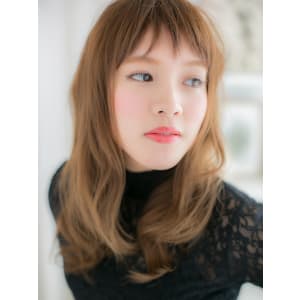 【ハイトーン】短めバングが新鮮！ラフウェーブ
