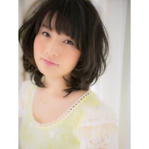 【黒髪・暗髪ｓｔｙle】黒髪の束感を愉しむ、揺れ感ミディー