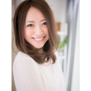 毛先のワンカールが可愛い♪上品柔らかミディｂ