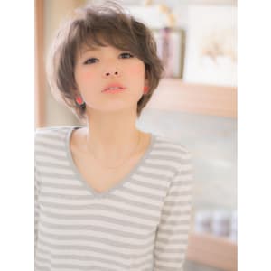ベージュカラーの、たっぷりエアリー★ショート2