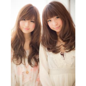 ふわふわパーマのガーリー女子2人