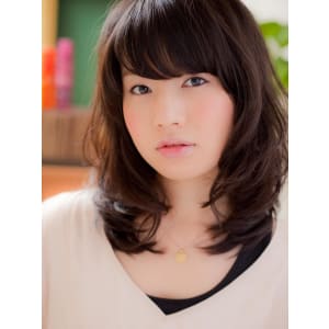 黒髪が引き立つ、透明感カール