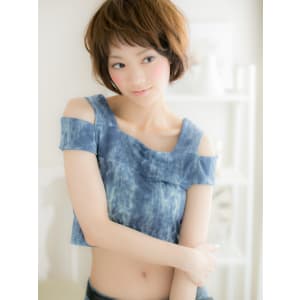 小顔シルエットな、ふんわり無造作ショートb