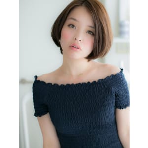 旬なヌーディーカラーで大人なフレンチボブｂ