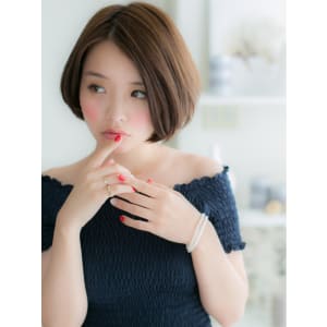 旬なヌーディーカラーで大人なフレンチボブa