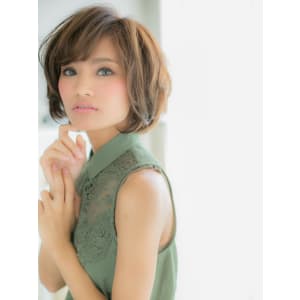 大人かわいく、洗練された≪フェミニンボブ≫a