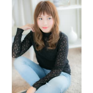 短めバングが新鮮！ラフウェーブb