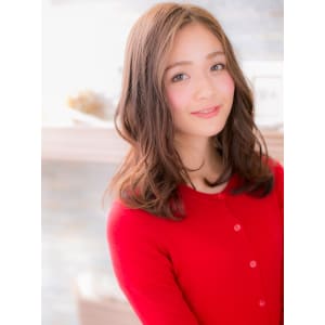 抜け感ある、ゆるふわミディa