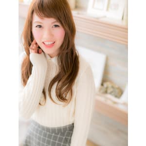 ショートバングのカジュアルロングｂ